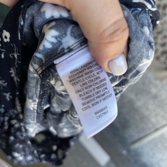 Abound Navy White Flowy Flirty Floral Summer Casual Shorts Womens XS - Picture 5 of 7